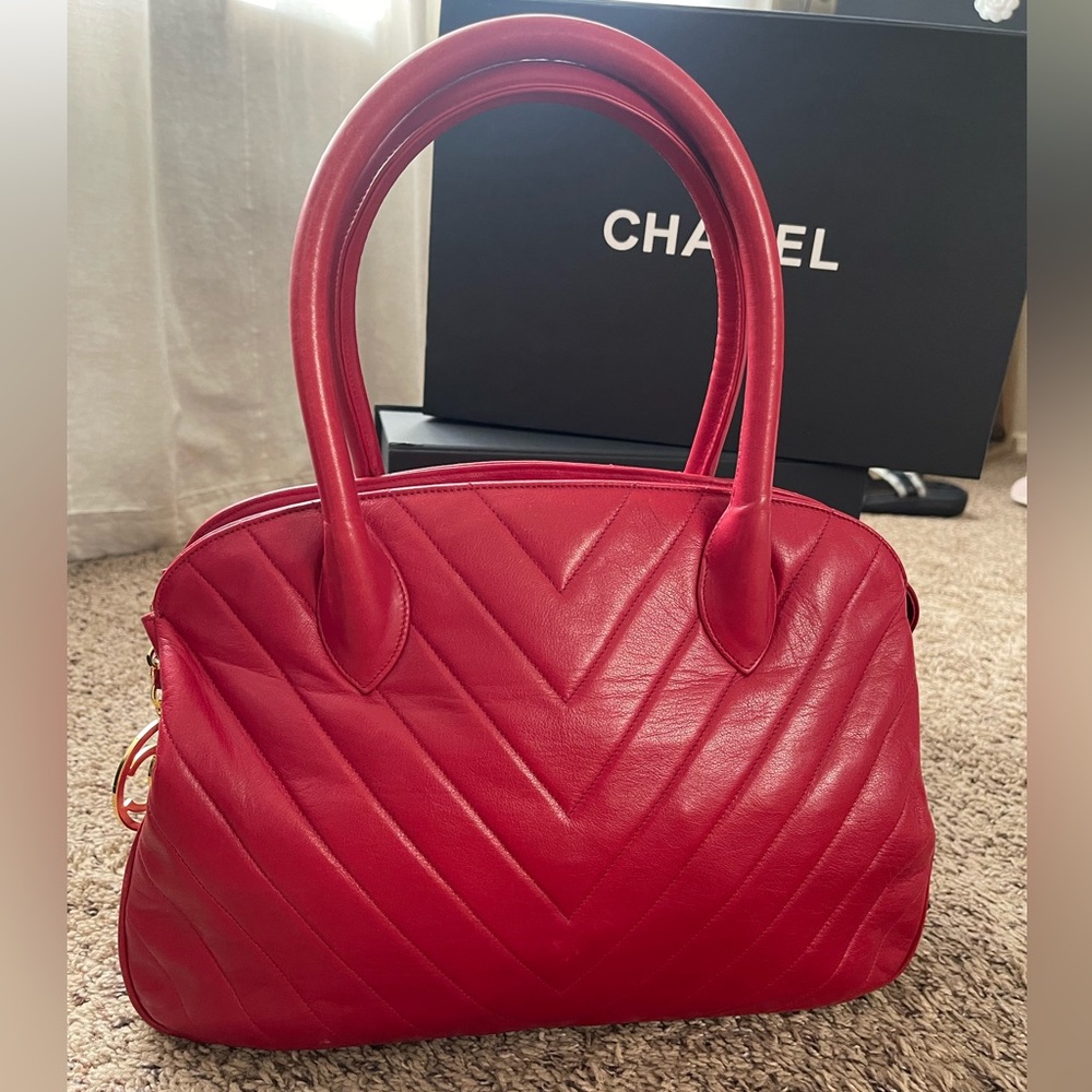 Chanel Red Lambskin Chevron Bag - Picture 4 of 17